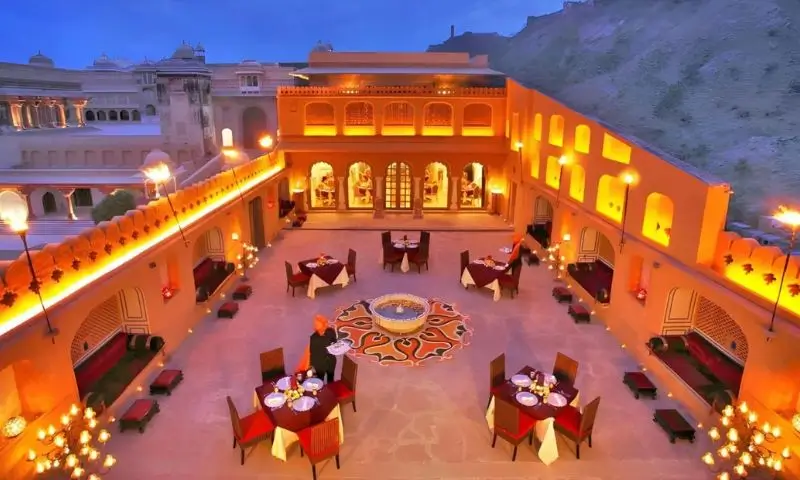 10 Adresses des Meilleurs Restaurants du Rajasthan – Palais, Cuisine Royale et Restaurants de Luxe