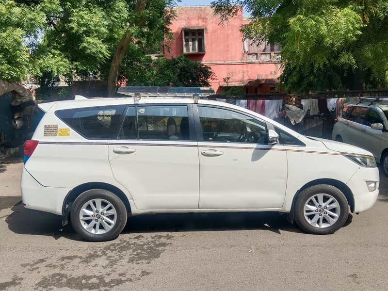 Toyota Innova Crysta avec chauffeur