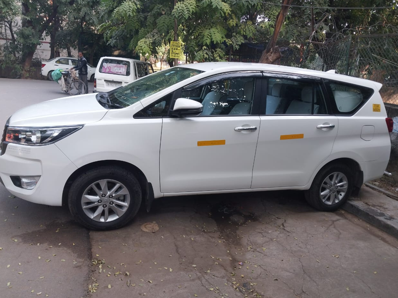 Toyota Innova Crysta avec chauffeur