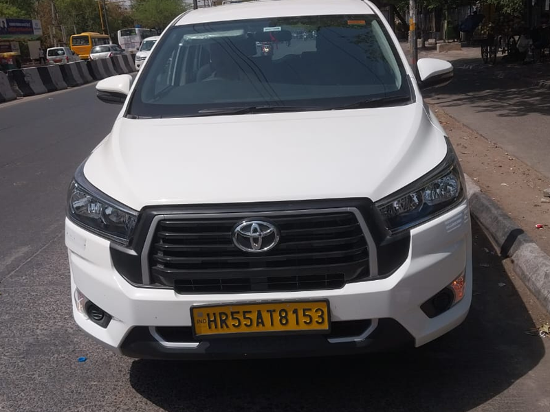 Toyota Innova Crysta avec chauffeur