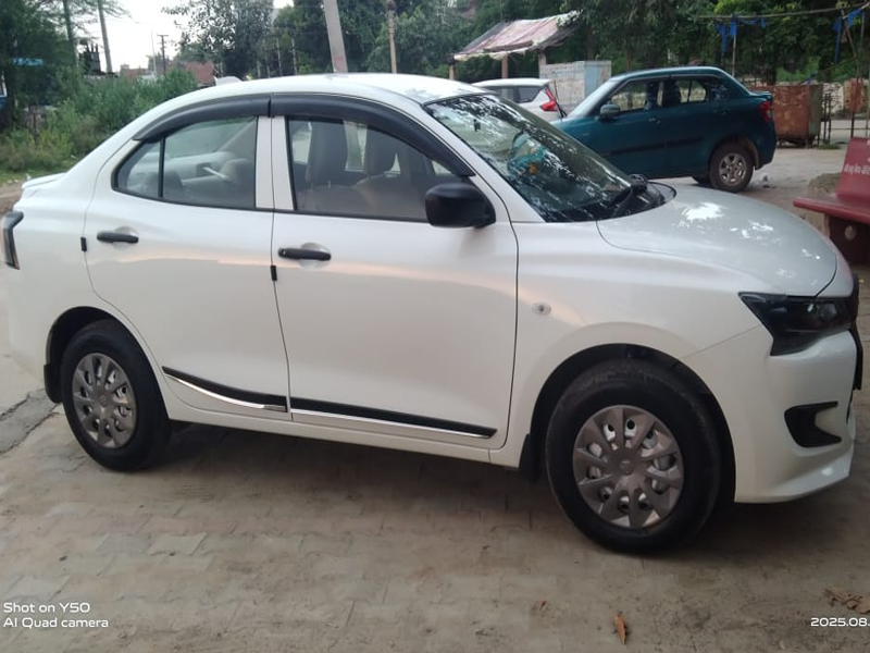 Maruti Suzuki Dzire avec chauffeur